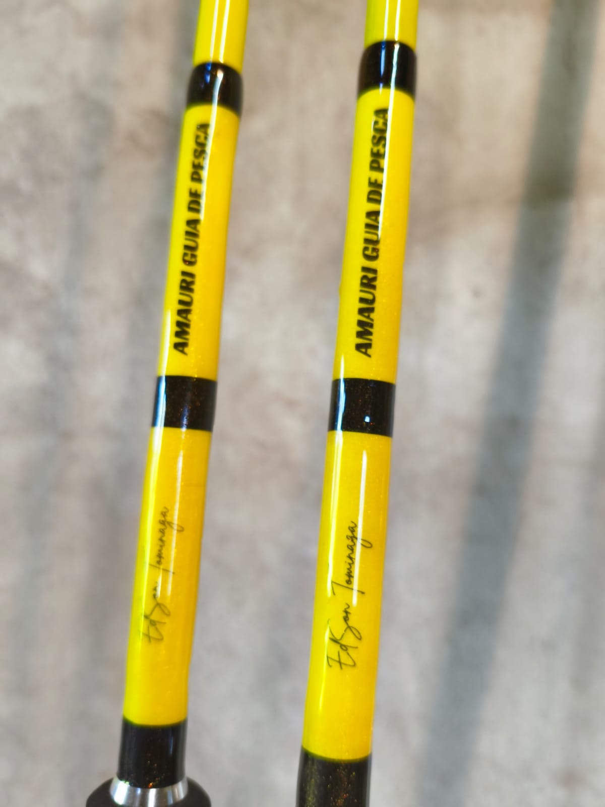 Varas artesanais personalizadas em amarelo
